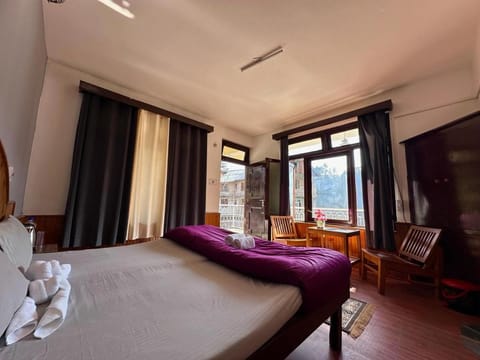 Beholden Stay and Cafe Vacation rental in Manali