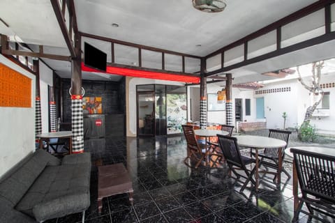 Capital O 93486 Anna Inn Kuta Vacation rental in Kuta