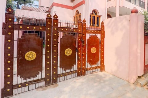 OYO H.B Paying Guest House Vacation rental in Varanasi