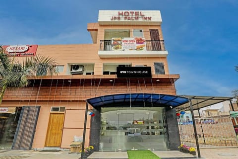 Hotel JPS Palm Inn Vacation rental in Gurugram