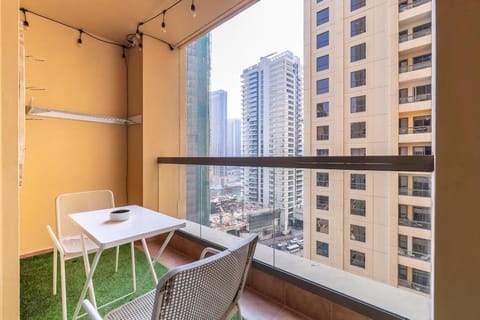 JBR Walk - Niche 3 Bedroom Apartment Free Parking, Gym & Pool by Sojo Stays Vacation rental in Dubai