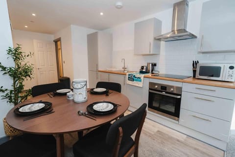 George House Modern Apartments by VICHY Vacation rental in Hull