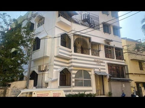 FabExpress Avenue Villa Vacation rental in Kolkata