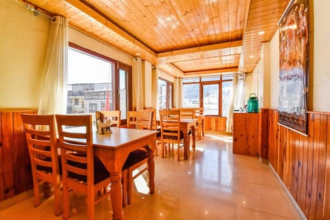 FabHotel Mayra Grand Vacation rental in Manali