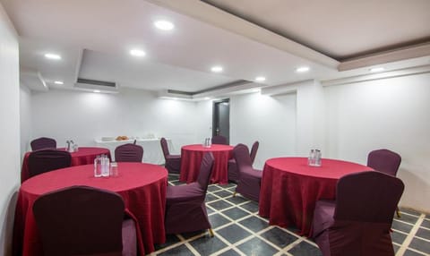 Treebo Cordial Home - Jasola Vacation rental in Noida