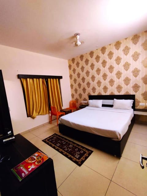 Goroomgo Blue Bell Bhubaneswar - Well Decorated Room -Wifi and Parking Facilities Available Vacation rental in Bhubaneswar