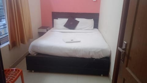 Goroomgo Blue Bell Bhubaneswar - Well Decorated Room -Wifi and Parking Facilities Available Vacation rental in Bhubaneswar