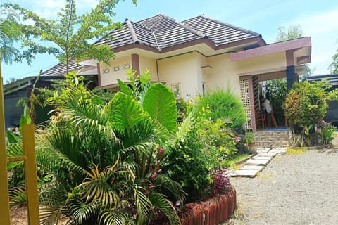 OYO 93737 Bale Oyan Homestay Vacation rental in Pujut