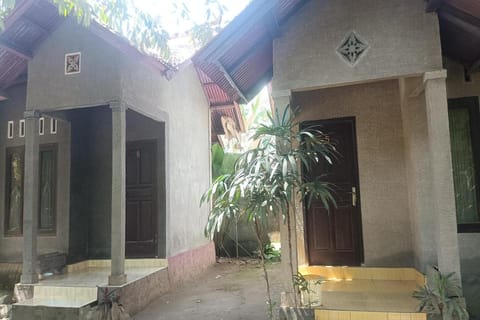 OYO 93766 Bunga Homestay Vacation rental in Lingsar