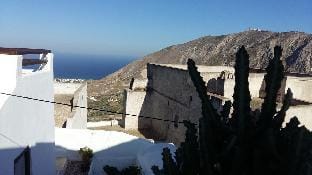 1705 Castle House in medieval settlement of Pyrgos Vacation rental in Pyrgos Kallistis