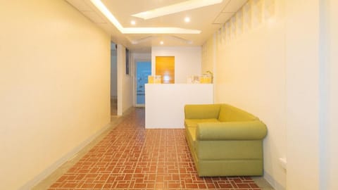 RedDoorz @ EBM One Building Vacation rental in Iloilo City