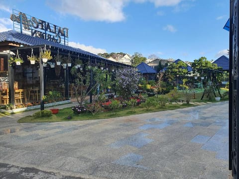 SUN VILLA - cạnh là  CAFEĐIỂM TÂM sân vườn hoa Vacation rental in Dalat