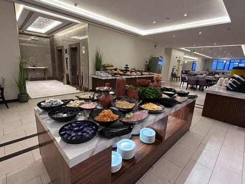 Diar Alkhalidiya Hotel by Park Regis Vacation rental in Mecca