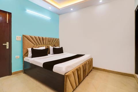 Super OYO Saket Residency KD Plaza Near Saket Metro Vacation rental in New Delhi