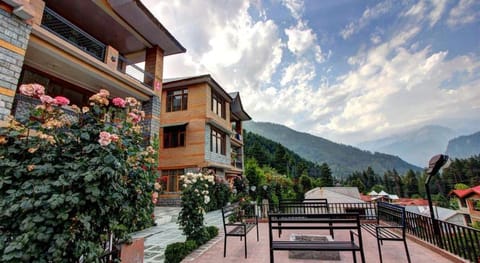 Saadat Vacation rental in Manali