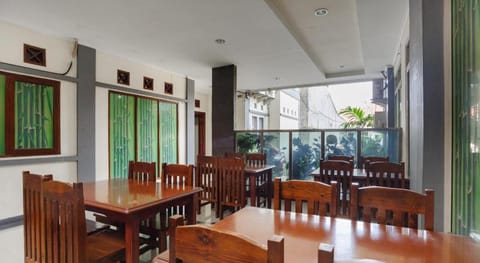 OYO 3133 Wisma Yampi Syari'ah Vacation rental in South Jakarta City