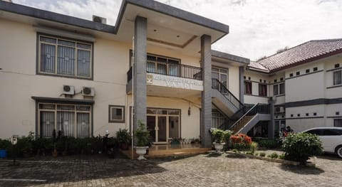 OYO 3133 Wisma Yampi Syari'ah Vacation rental in South Jakarta City