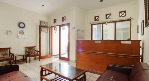 OYO 3133 Wisma Yampi Syari'ah Vacation rental in South Jakarta City