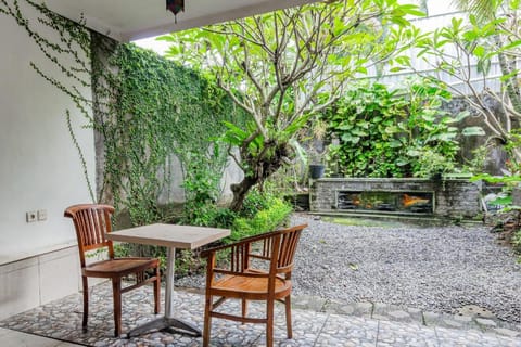 Super OYO Capital O 93905 Saren Guesthouse Bali Vacation rental in North Kuta