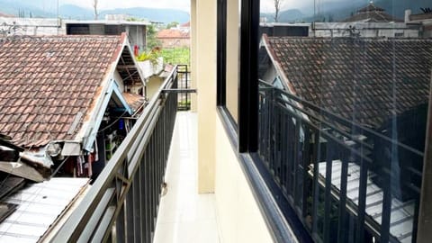 Griya Pradipa Syariah Batu RedPartner Vacation rental in Batu