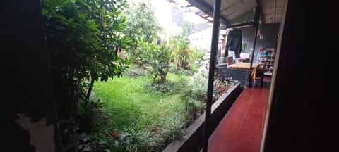 SPOT ON 93964 Guest House Pak Gatot 3 Vacation rental in Parongpong