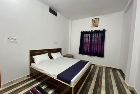 Goroomgo Hotel Kashi Nest Varanasi - A Peacefull Stay & Parking Facilities Vacation rental in Varanasi