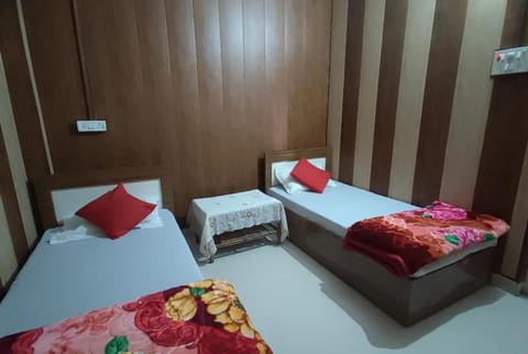 Goroomgo Hotel Kashi Nest Varanasi - A Peacefull Stay & Parking Facilities Vacation rental in Varanasi