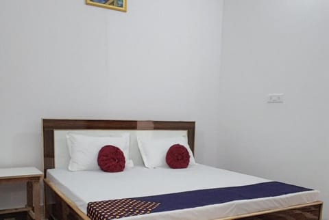 Goroomgo Hotel Kashi Nest Varanasi - A Peacefull Stay & Parking Facilities Vacation rental in Varanasi