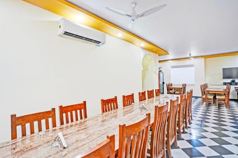 OYO The Paradise Restaurant Vacation rental in Udaipur