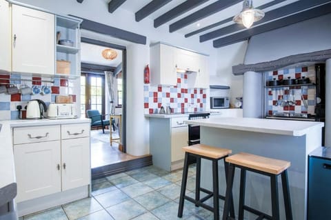 Tregoyr - 3 Bedroom Holiday Home - St. Florence Vacation rental in Saint Florence