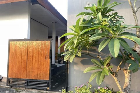 Zee House Vacation rental in North Kuta