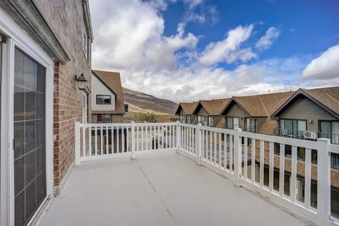 Great porch perfect for stargazing!