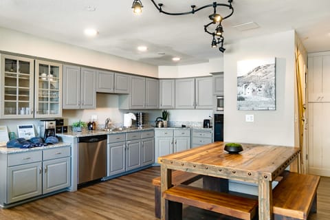 Kitchen and dining area.