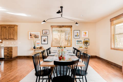 This dining room is ready for the holidays!