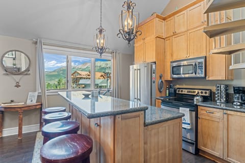 Fully equipped kitchen. (40B)