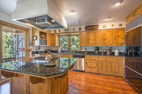 A spacious kitchen to cook up a sumptuous meal for your guests.