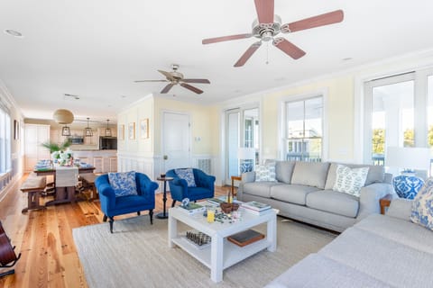 Sand Dune's living room.