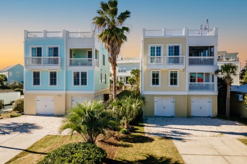 Welcome to this two home rental by AvantStay: Sand Dune & Sea Shell. Save extra when you book both homes at once! Room for all your family and friends.