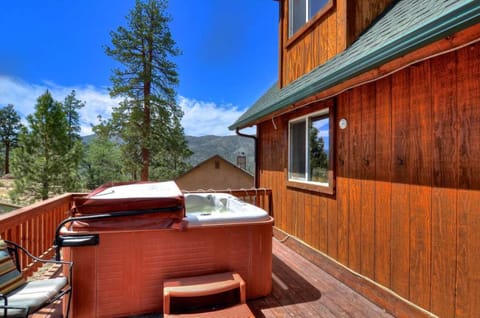 Hot tub on the deck.