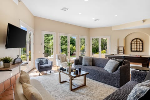 Host-worthy entertainment space