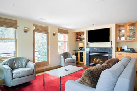 Cosy and welcoming living room.