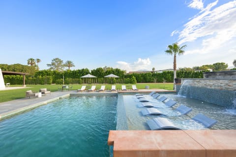 Waterfall and sun shelf in the pool.