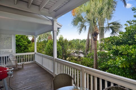 Spacious porch.