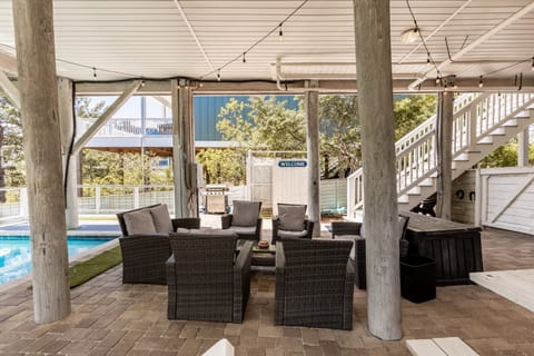 Spacious patio lounge.