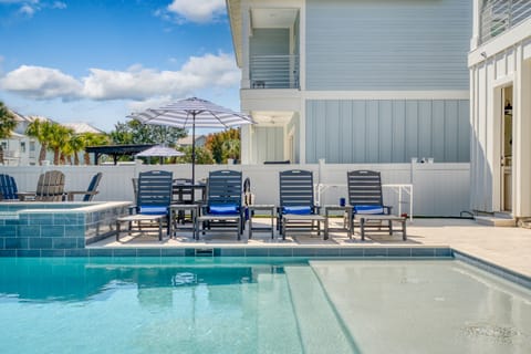 Pool and hot tub with plenty of loungers.