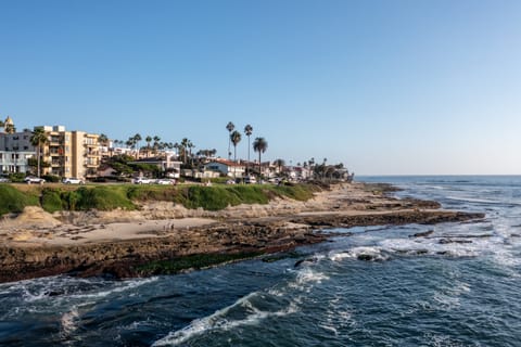 Right across the street from Cuvier Park (beaches, surfing, swimming, panoramic views).