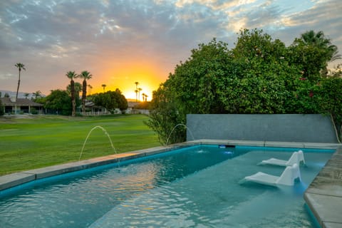 Catch incredible sunsets from the pool's shalow sun shelf! (Quinta Blue)