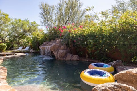 Beautiful pool with a natural design and atmosphere, surrounded by foliage.