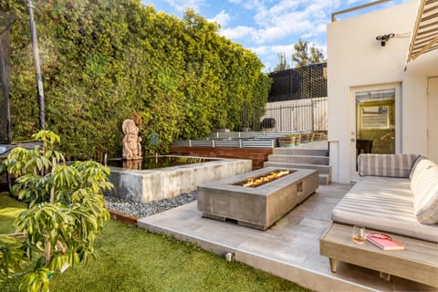 Firepit lounge with a luxury fountain.