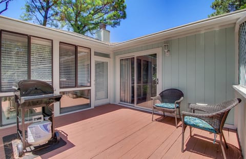 Open deck and grill station.